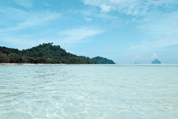 Où trouver une maison de vacances en Grèce avec des cours de cuisine et des randonnées sur les îles?